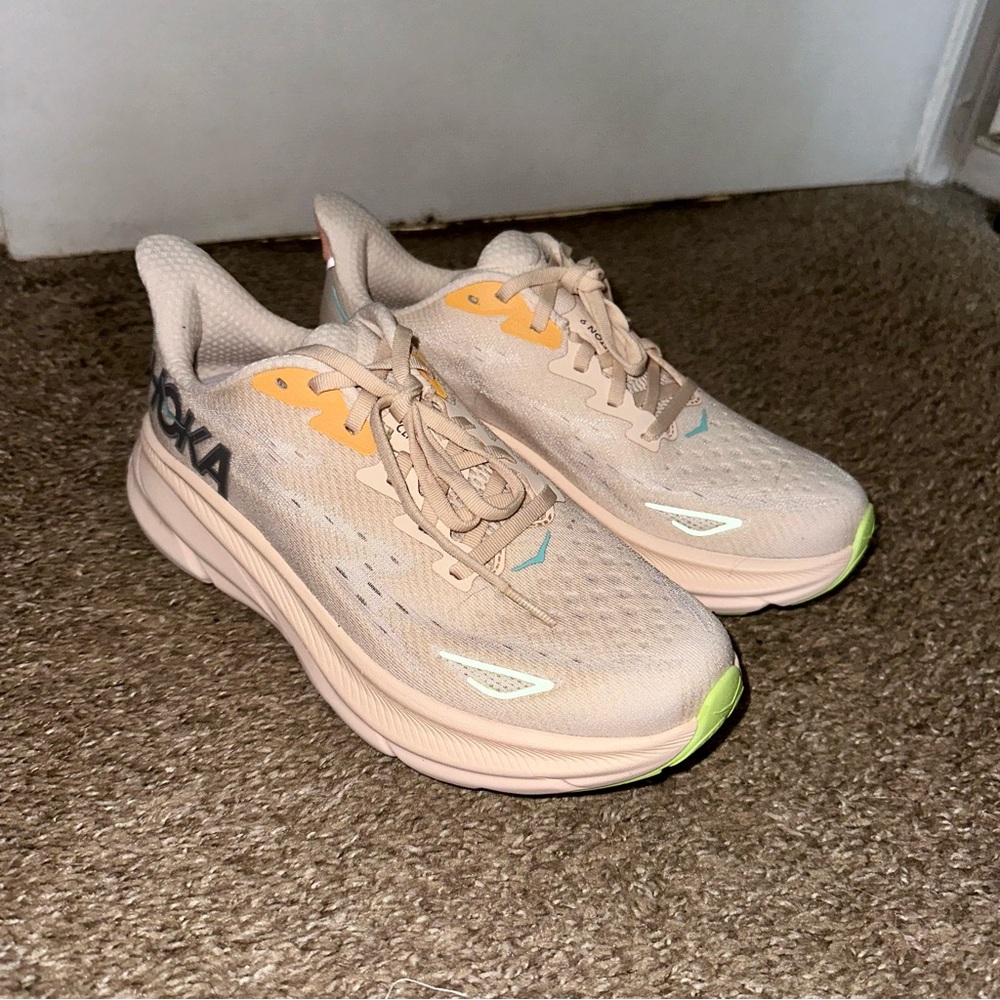 Hoka Clifton 9 vanilla astral colorway